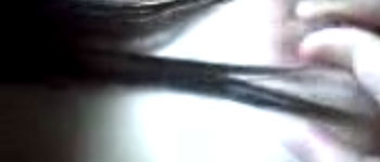 さらりとした長い黒髪女神がケータイで自画撮り動画の続きへ